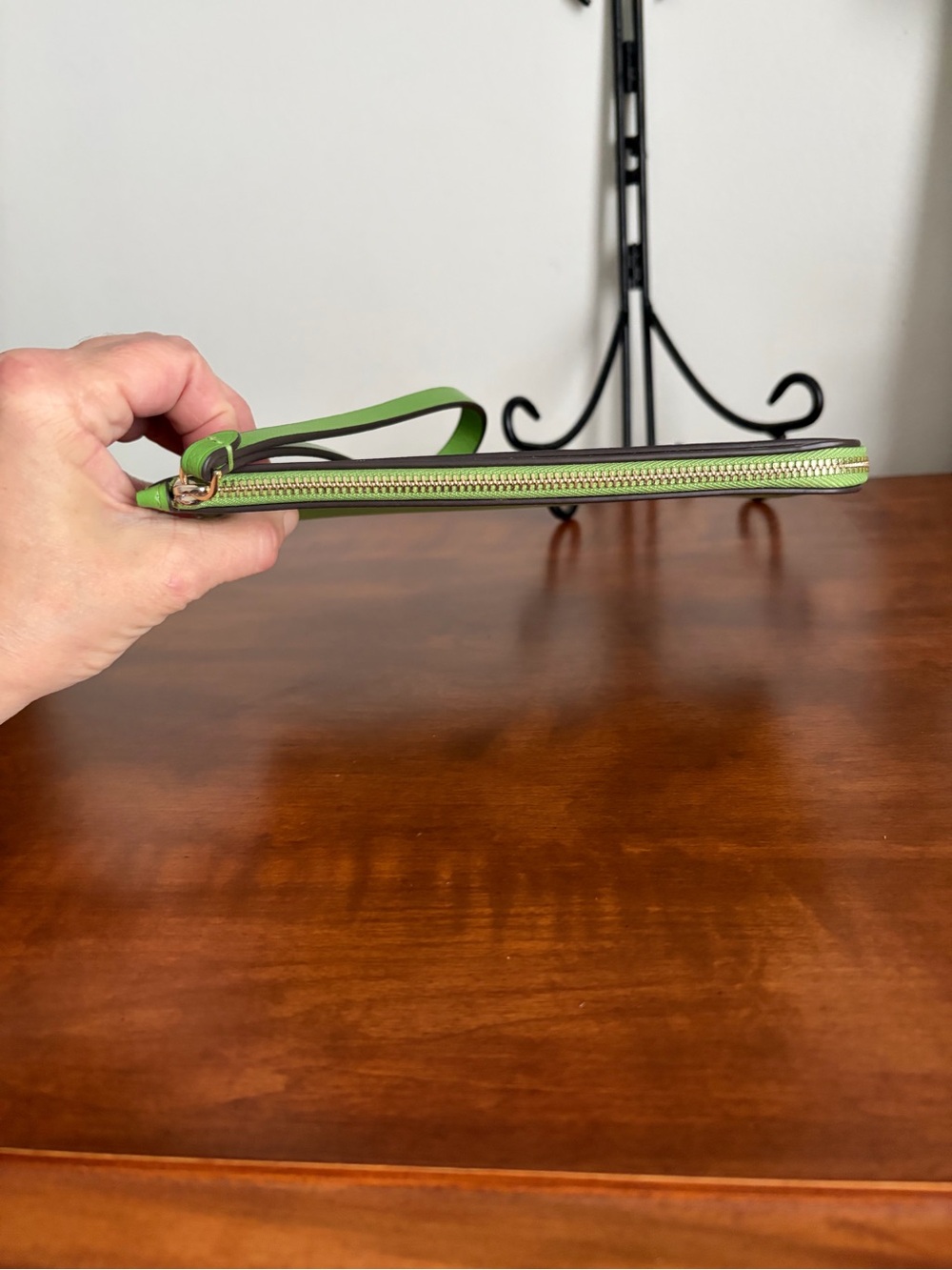 kate spade Bright Green Zip Wristlet NWT - Picture 2 of 7